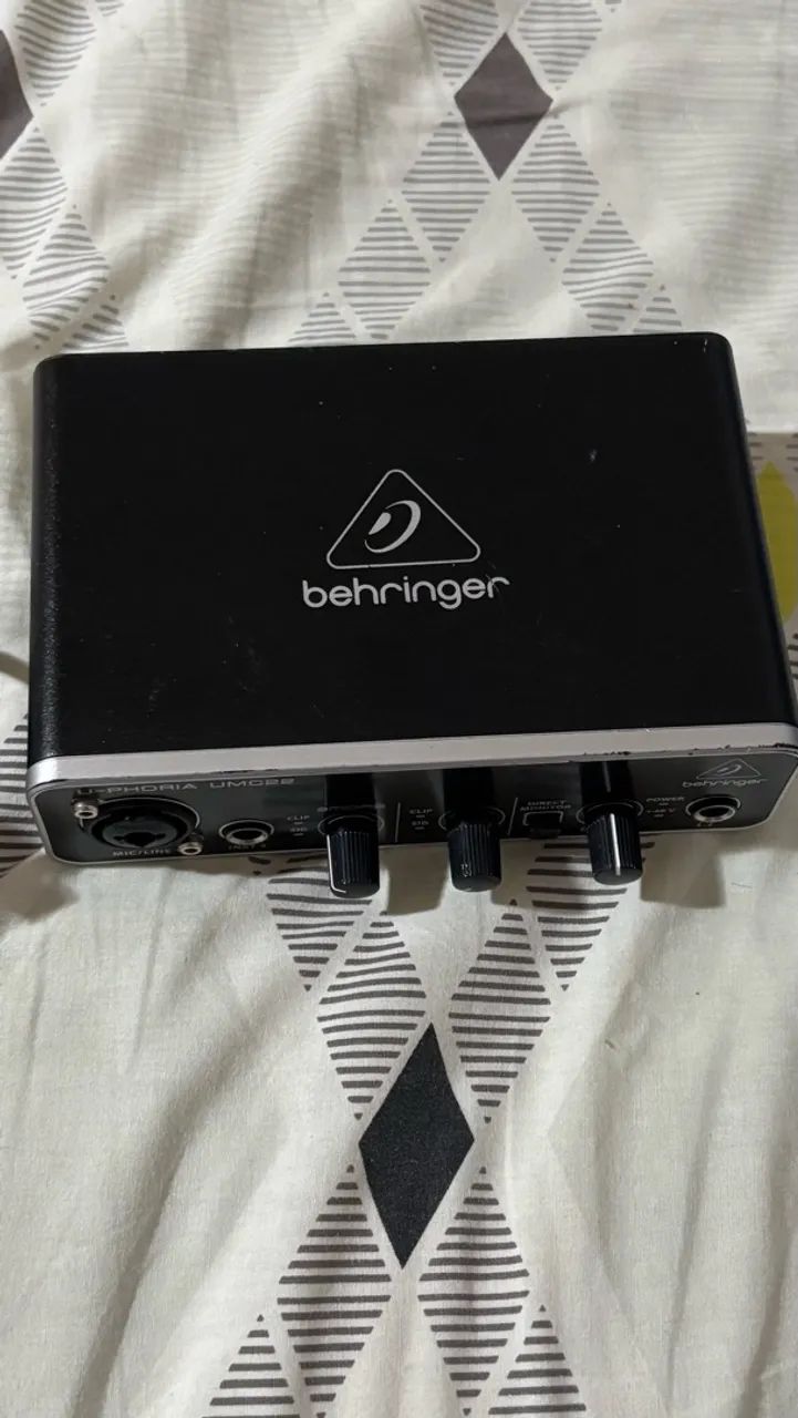 Interface de Áudio Behringer U-Phoria UMC22 USB + Cabos - Foto 3