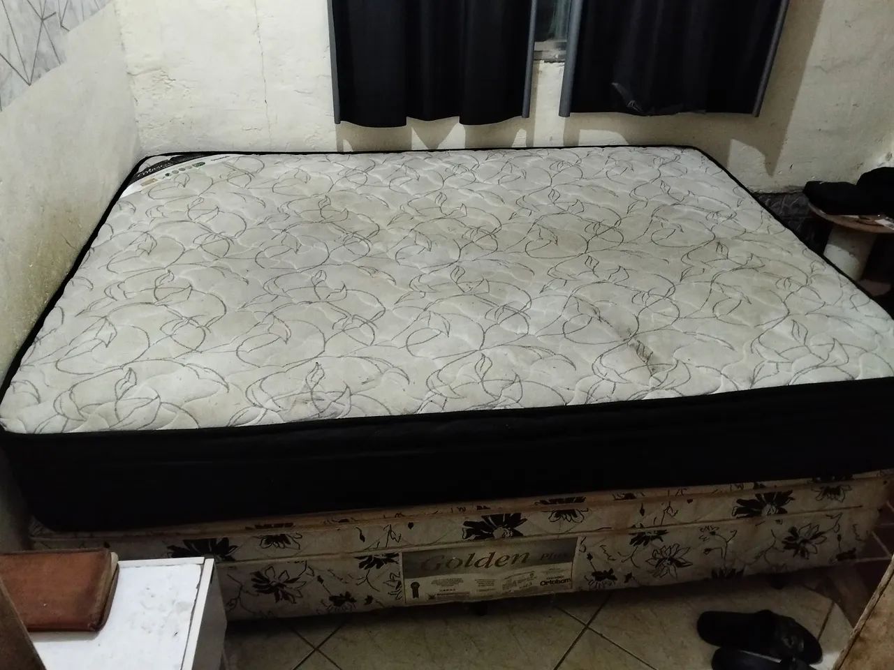 Vendo cama de casal usada boa 