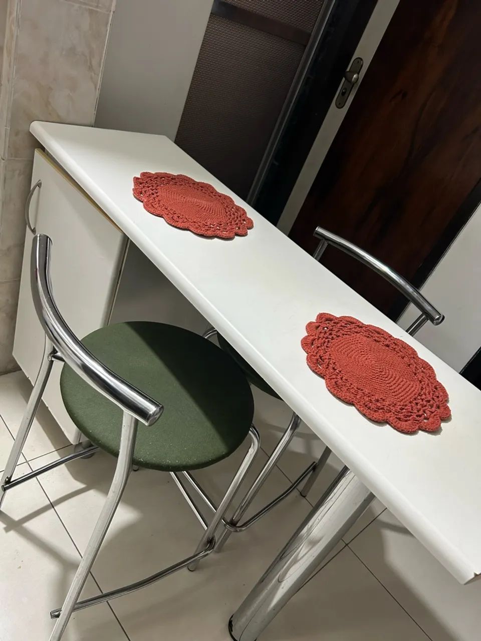 Mesa balcão com 2 banquetas - Foto 2