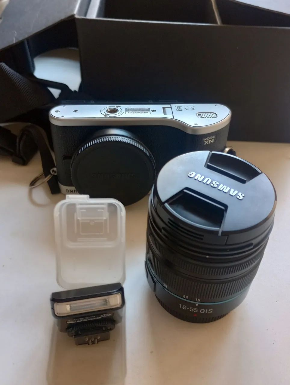 Vendo ou troco câmera Samsung NX 300M - Câmeras e Filmadoras