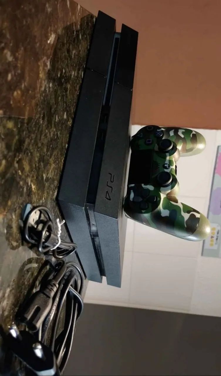 PlayStation 4 à Venda!
