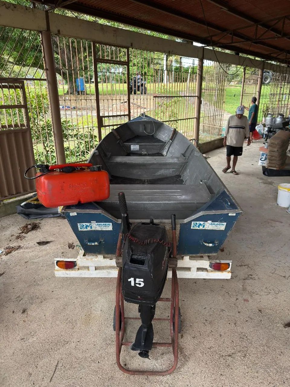 Barco de alumínio com motor e carretinha  - Foto 2