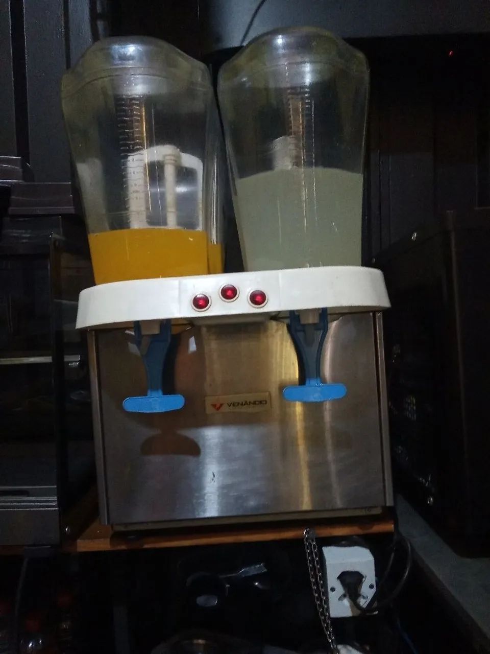 Vendo refresqueira 