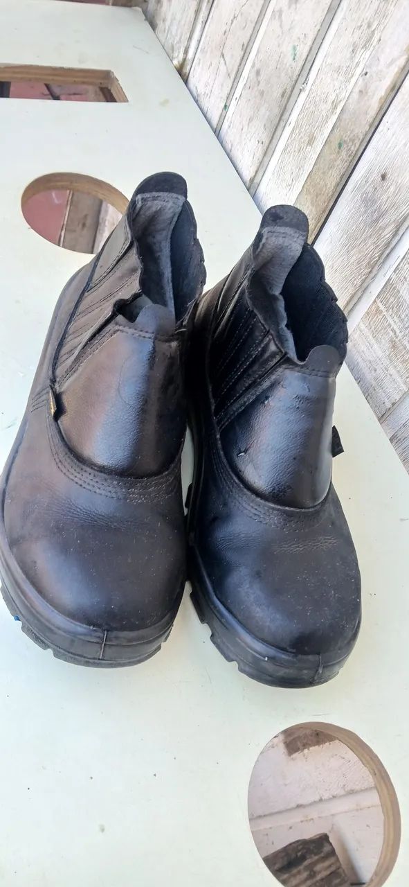 Bota masculina tamanho 39