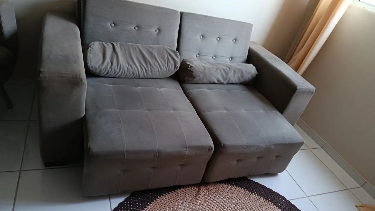Sofá retrátil e cadeiras de apoio  - Foto 2