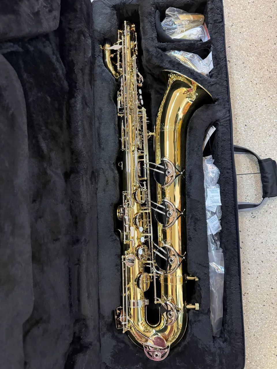 Sax Baritono Dourado com Prata Lab grave 