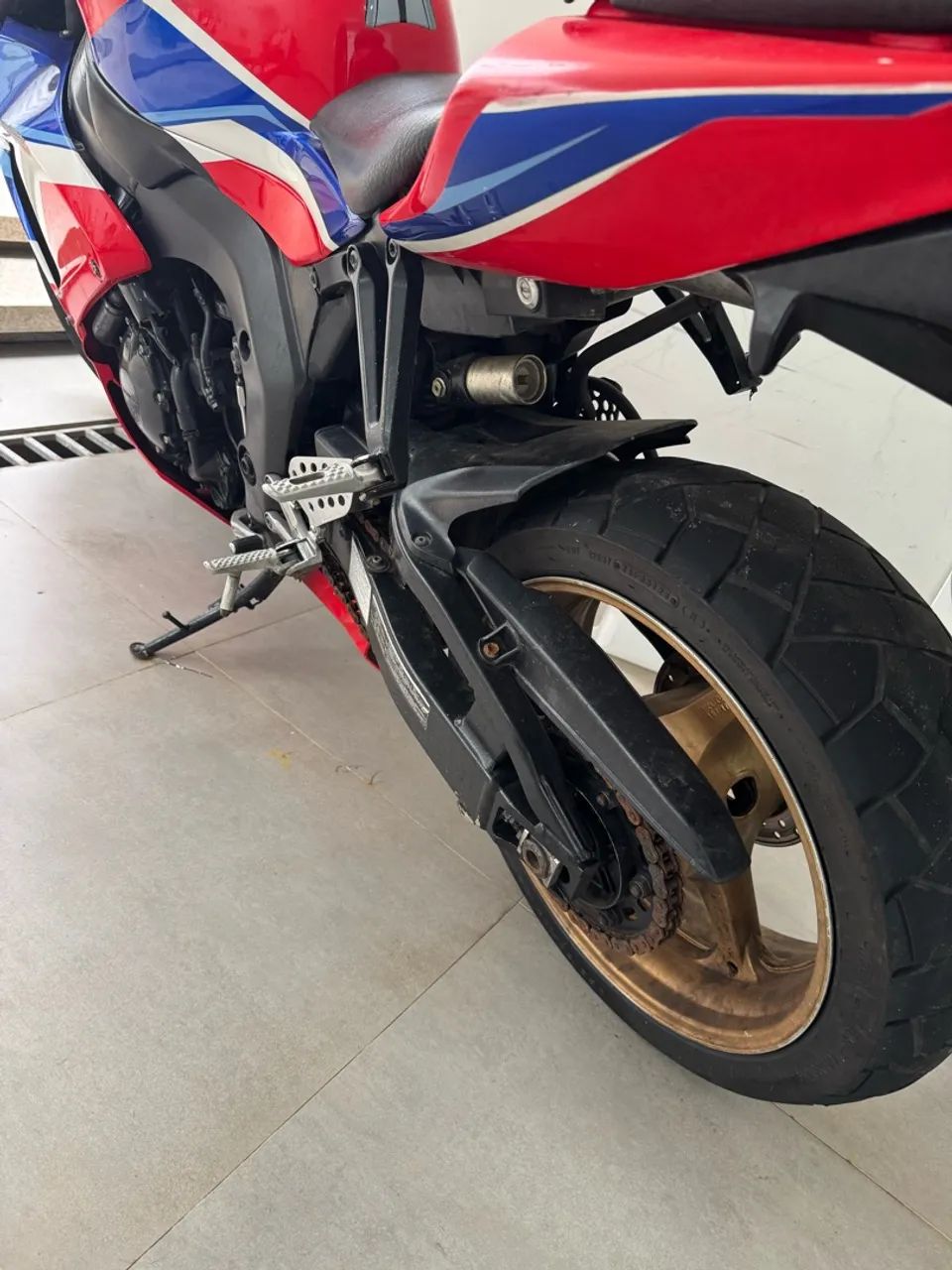 CBR 1000 RR Fireblade  - Foto 2