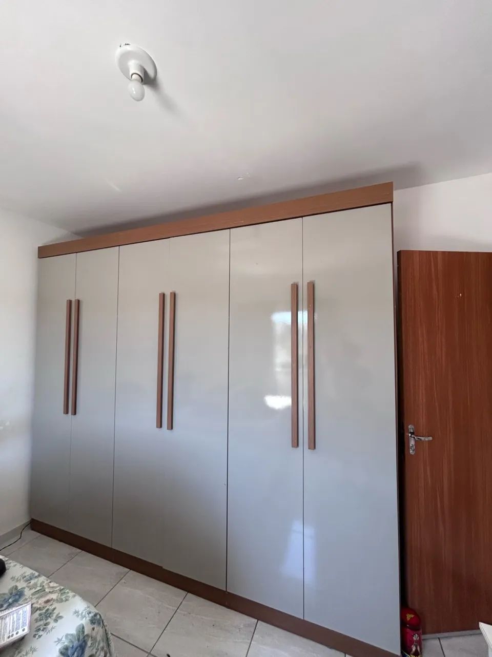 Guarda roupa de casal e rack  - Foto 2