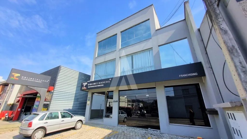 Sala comercial com 160m² no Centro, com estacionamento para aproximadamente 3 veículos