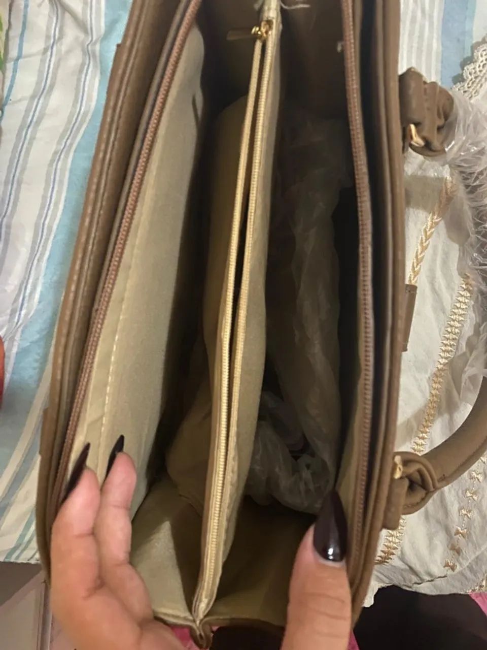 Bolsa bege/marrom nova tamanho médio - Foto 4