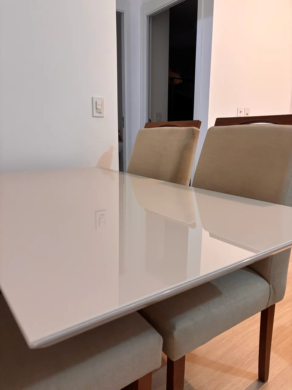 Mesa de Jantar + 4 Cadeiras - Conjunto