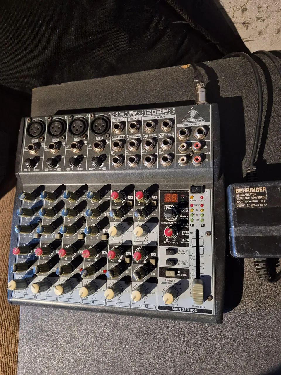 Mesa Behringer 1202 FX  - Foto 2