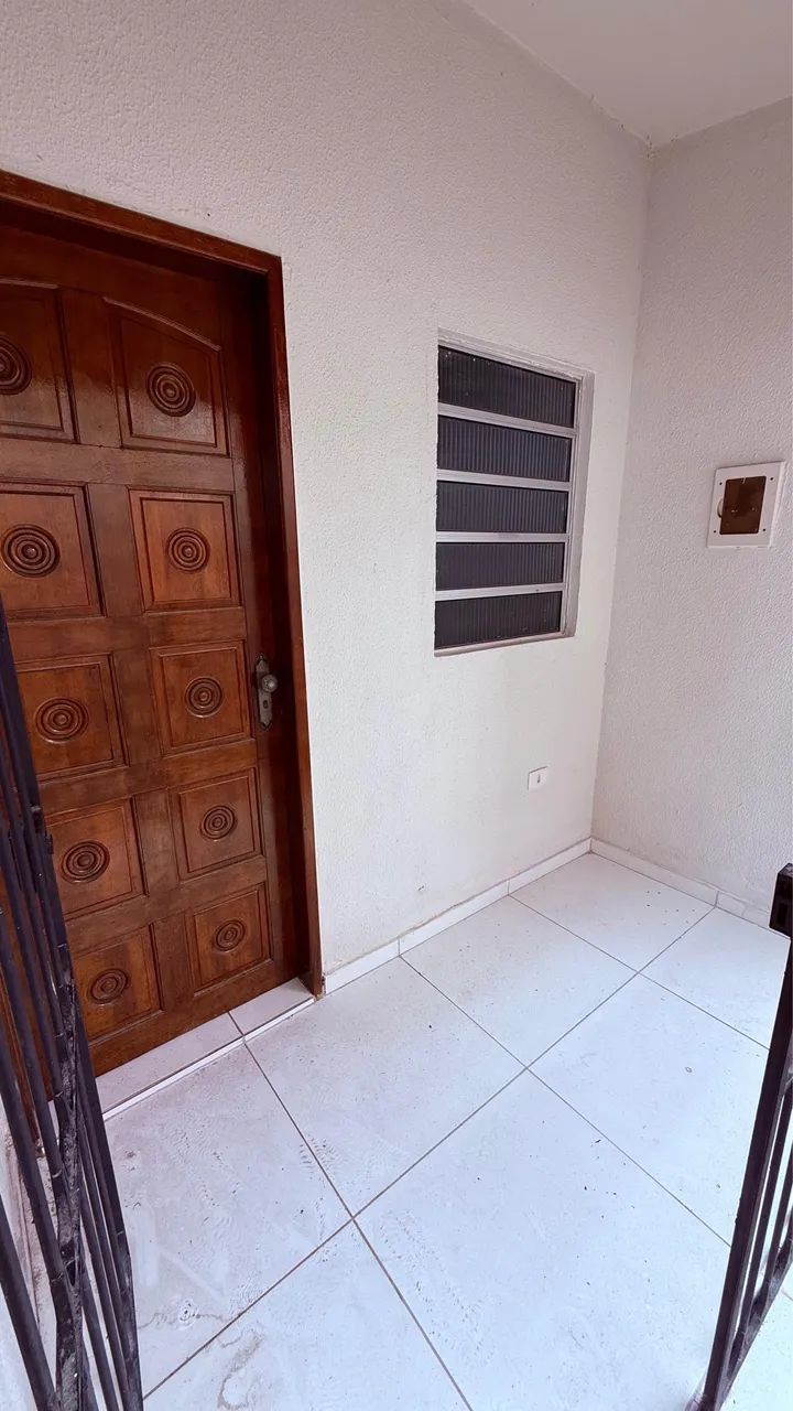 CASA 4 QTOS EM  EXCELENTE LOCALIZAÇÃO E COM RUA CALÇADA  - SEM TAXAS EXTRAS!  - Foto 3