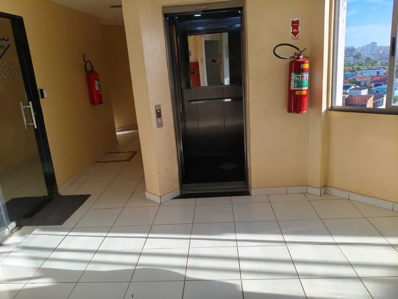 Sala comercial, em prédio com elevador e em local fácil de estacionar Cajueiros - Macaé -  - Foto 4