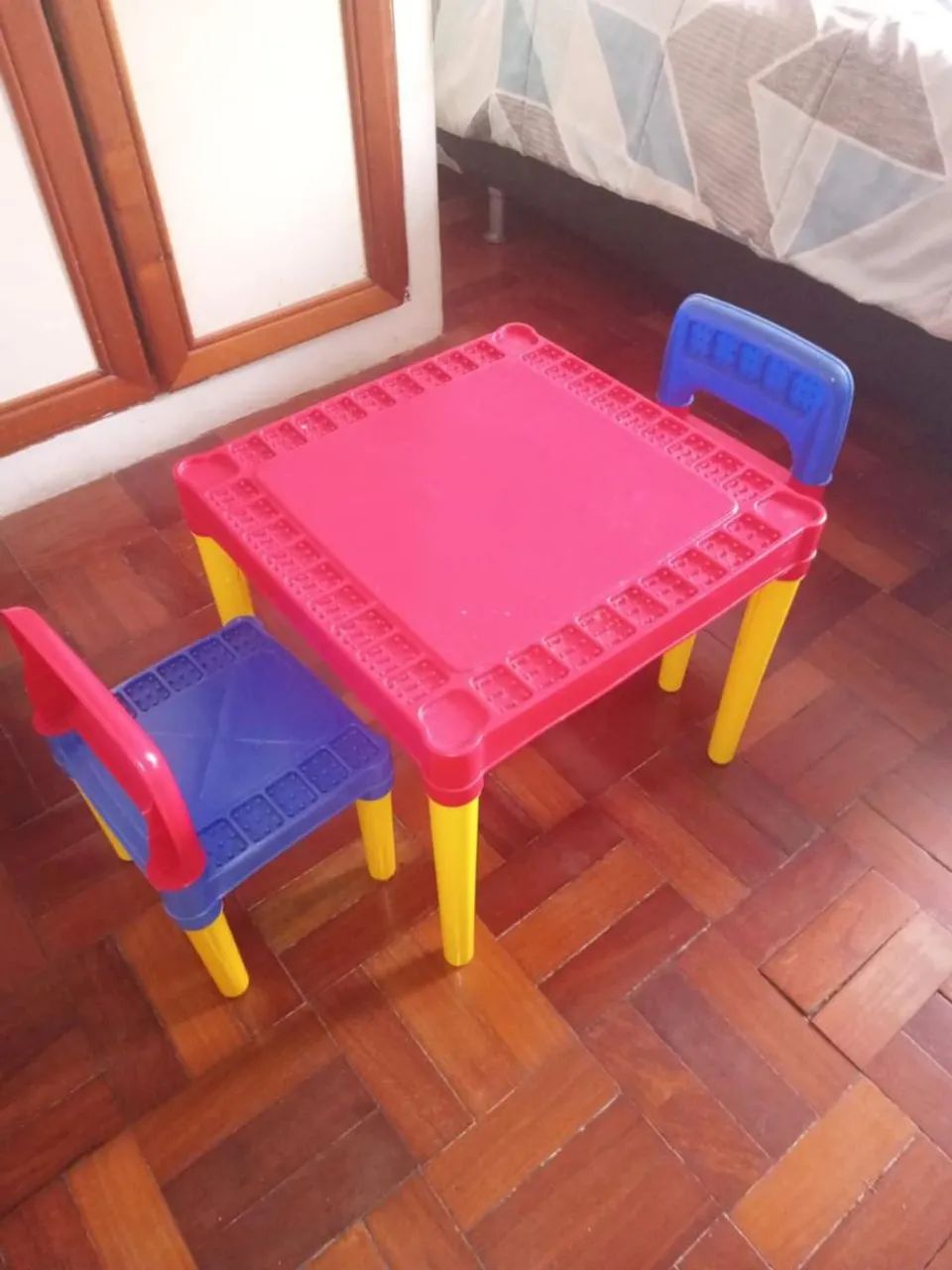 Jogo de mesa e cadeira infantil 