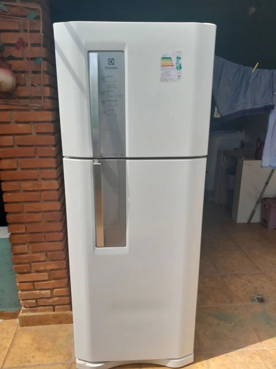 GELADEIRA COM DEFEITO