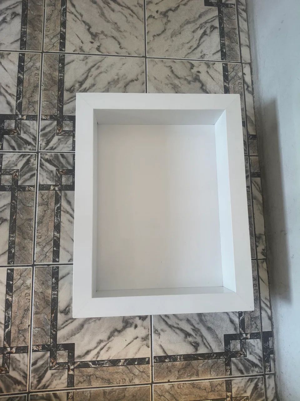 Nicho de quartzo branco para banheiro .
