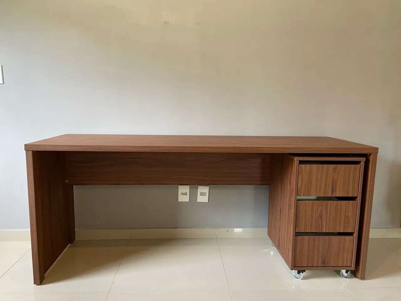 MESA ESCRITÓRIO 1,80M COM GAVETEIRO 3 GAVETAS 100% MDF