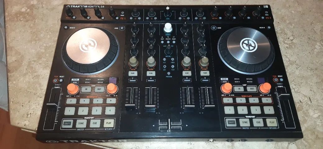 Controladora DJ Traktor Kontrol S4 MK2 - Foto 4