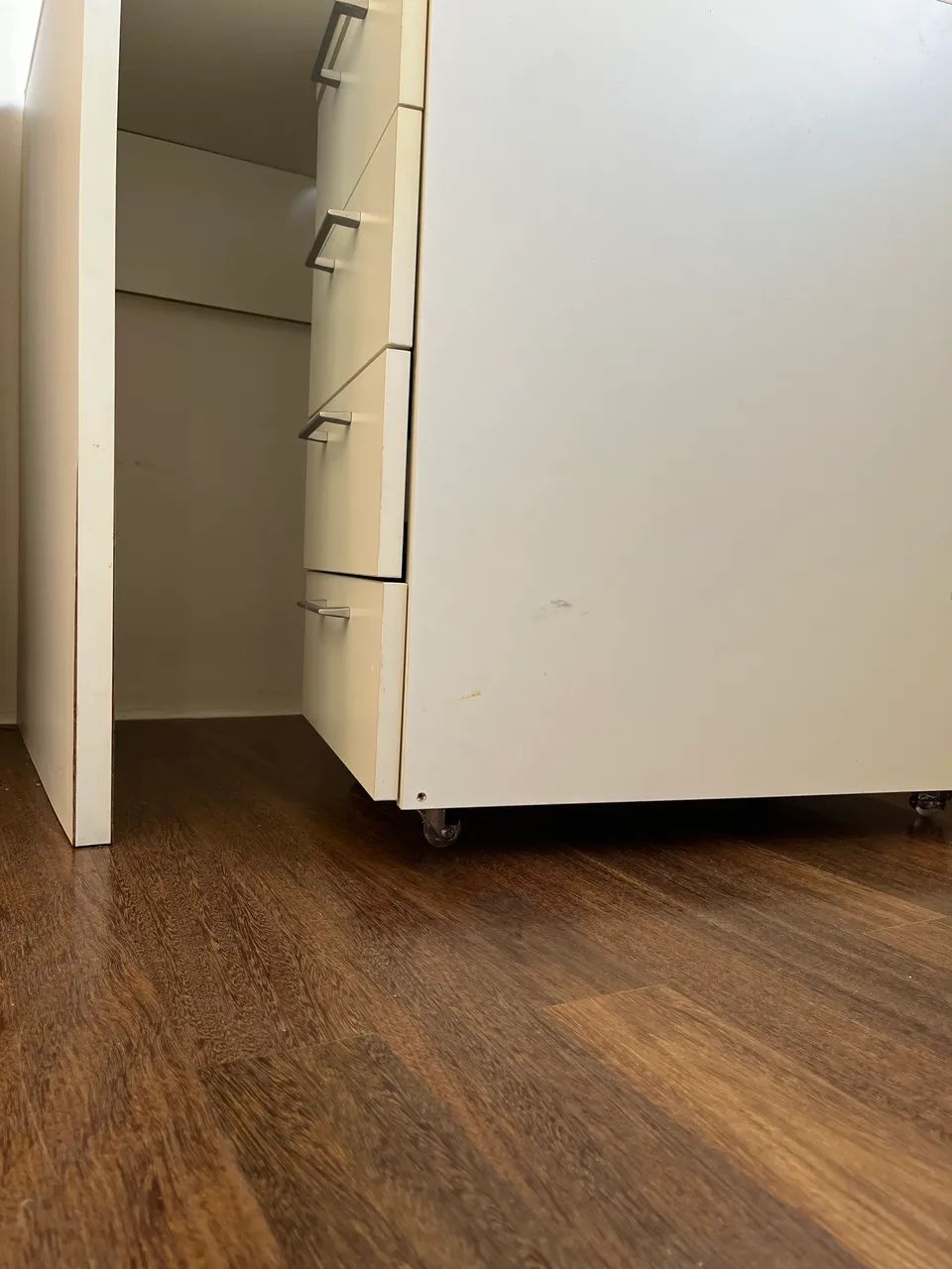 Escrivaninha branca MDF com gaveteiro  - Foto 4