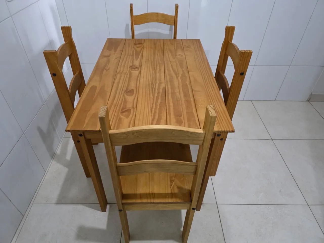 Vendo Mesa Pinus 4 lugares de madeira