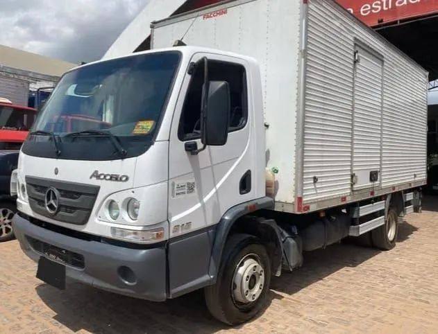 ACCELO 815 BAÚ SECO ANO 2015
