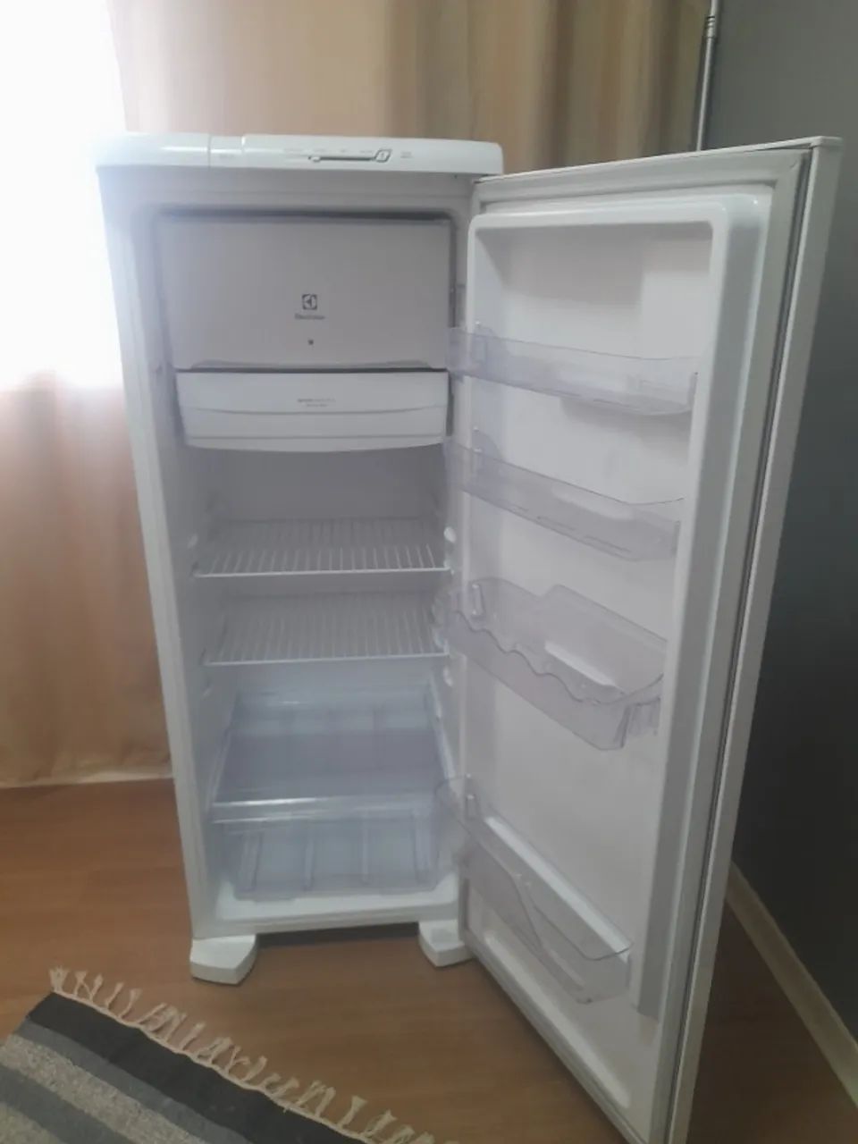 Geladeira Electrolux RE31 - semi nova - Foto 2