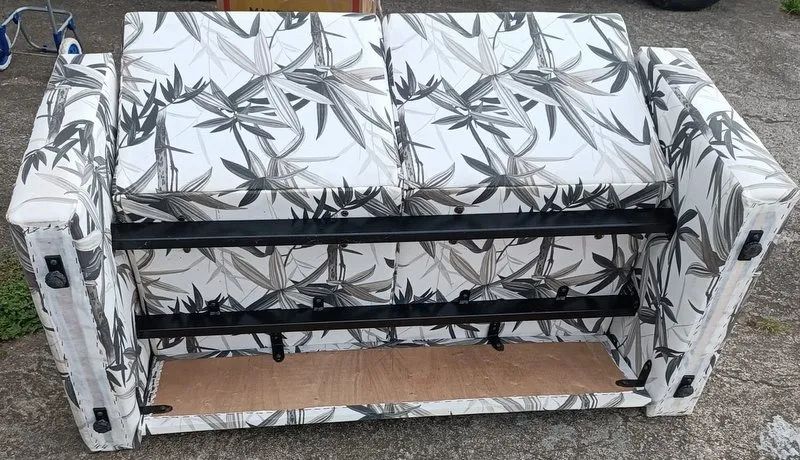 Small 2-Seater Sofa65573815245313124