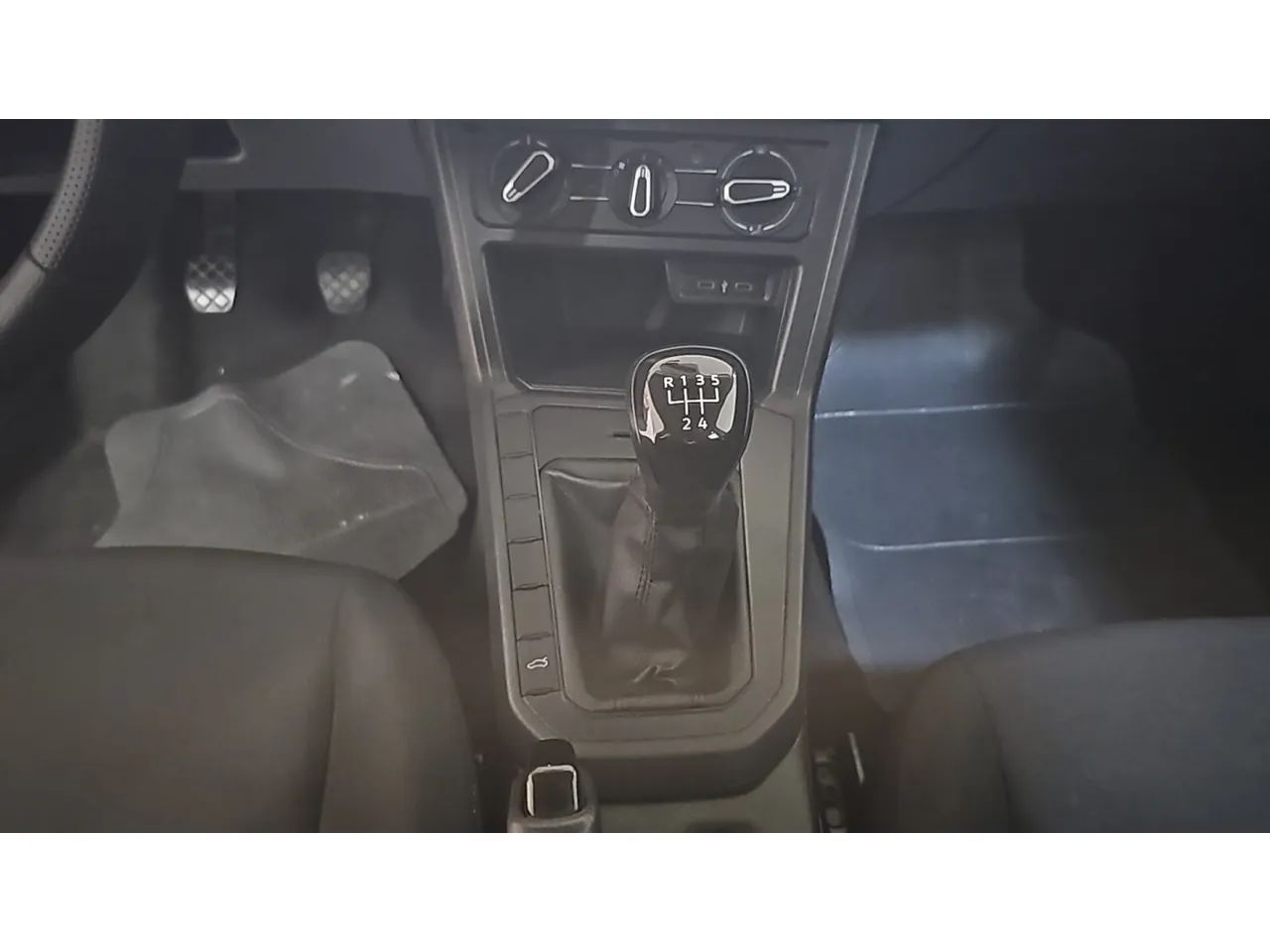 Volkswagen Polo Track 1.0 Flex 12V 5p, foto 14 de 20