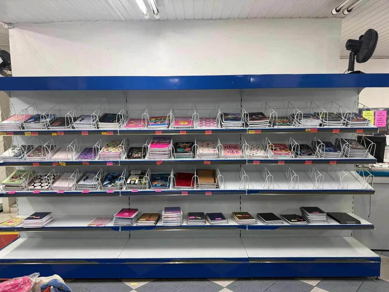 prateleira gôndolas loja - Foto 4