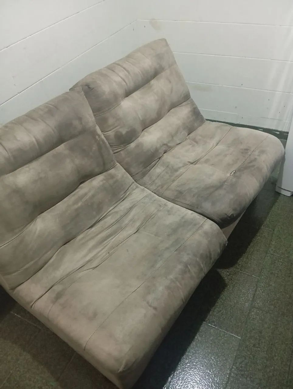 Vendo sofá barato,estou mim mudando da cidade ,contato *