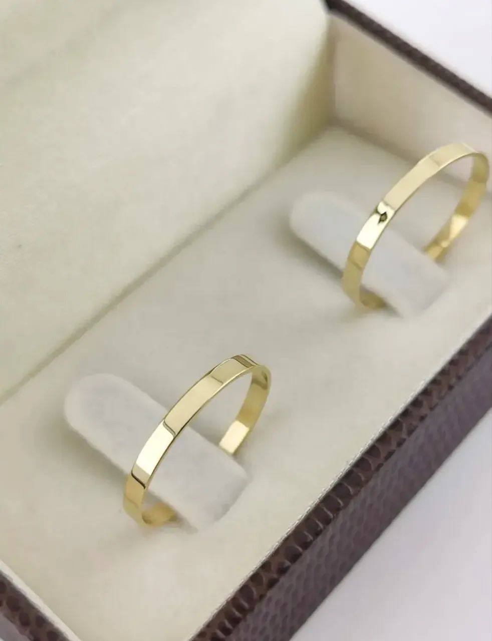 Par de alianças de casamento 