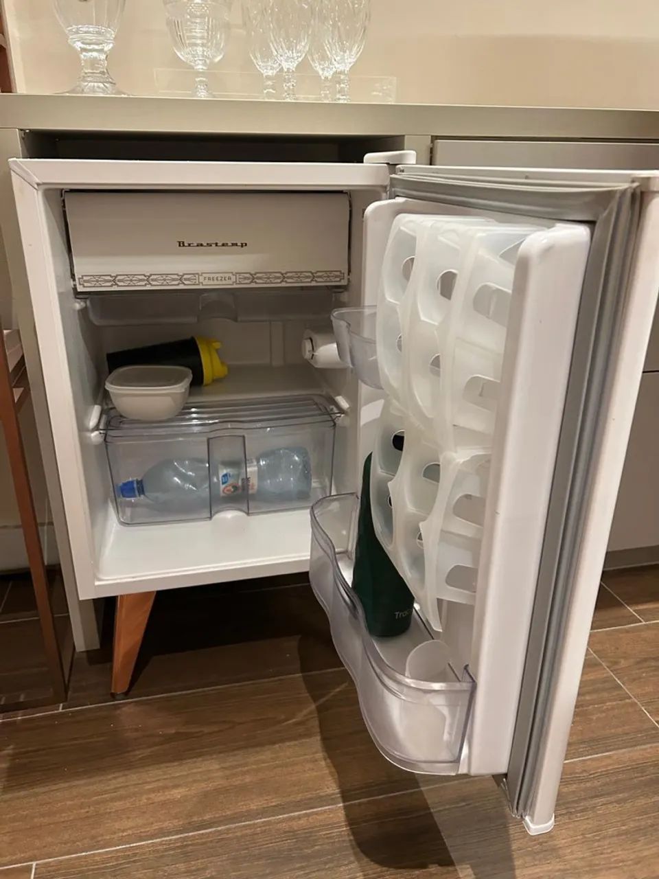 Frigobar Brastemp Retrô 220V - Branco e Cobre - Foto 4