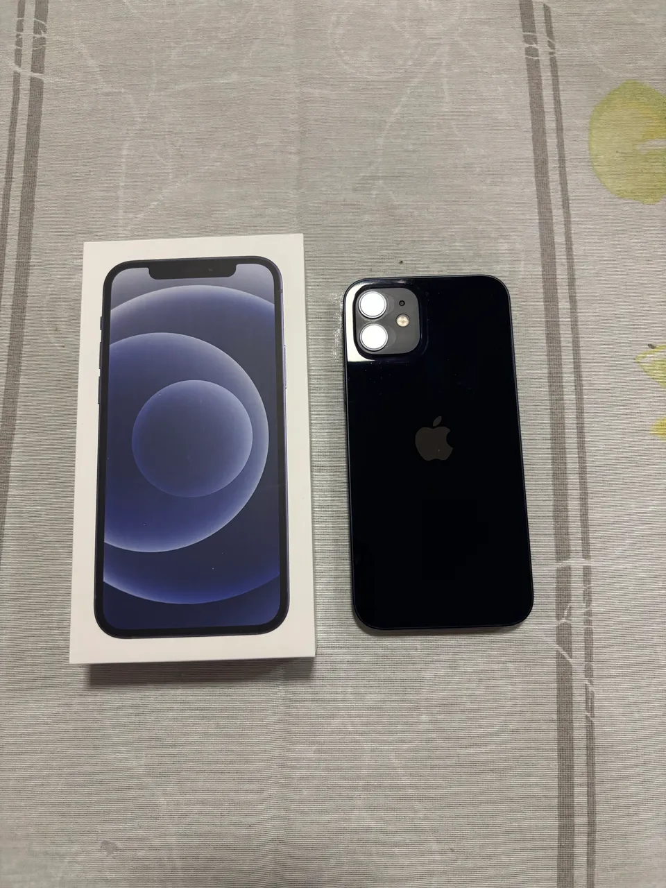 iPhone 12 64 gigas 84% da bateria - Celulares e Smartphones