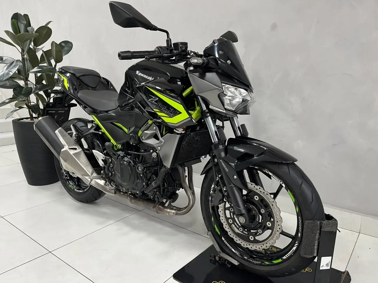 Kawasaki Z 400 - Foto 4