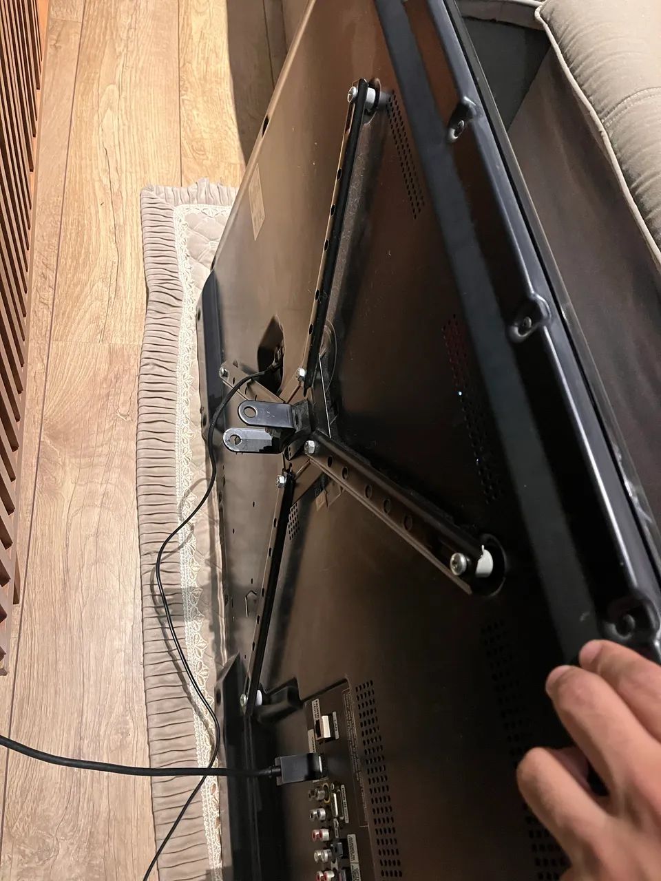 TV 43 em ótimo estado + Suporte de parede - Foto 2
