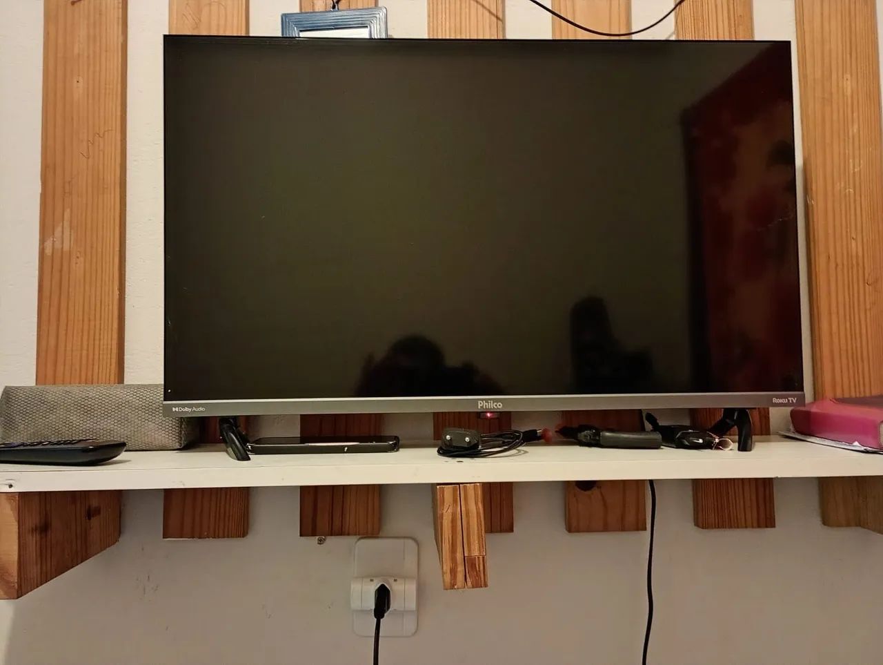 Vende se essa tv 32 polegadas seme nova seis meses  de uso motivo mudança  - Foto 2