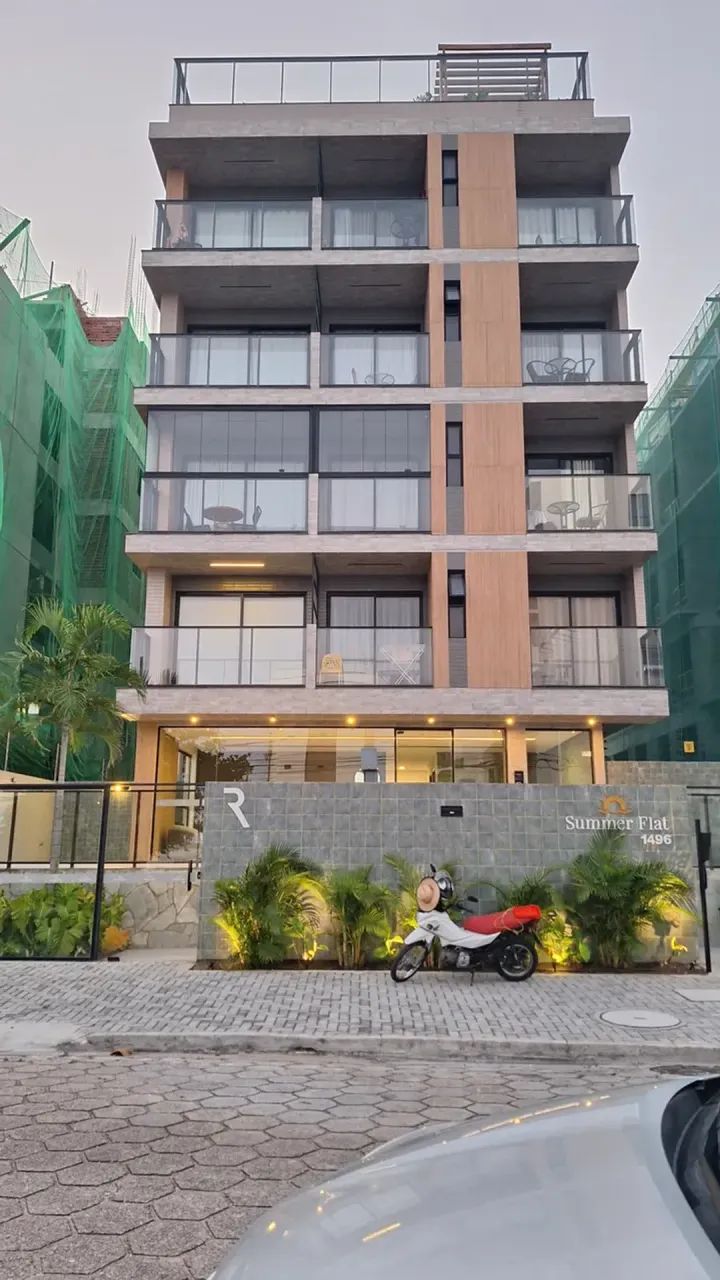 Flat Terreo com area externa intermares 150m da praia