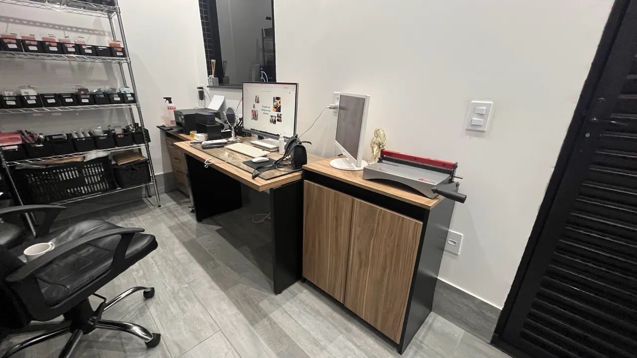 Mesa escrivaninha em L ou reta 