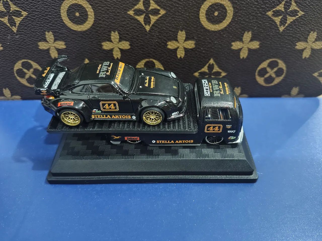 Team transport RWB Stella Artois 1:64 