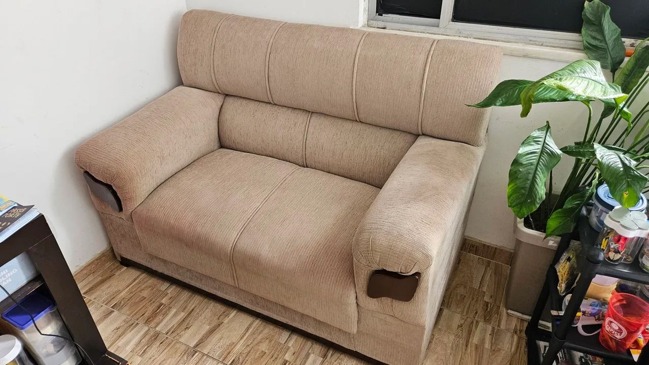 Sofá 2 lugares Marrom em perfeito estado