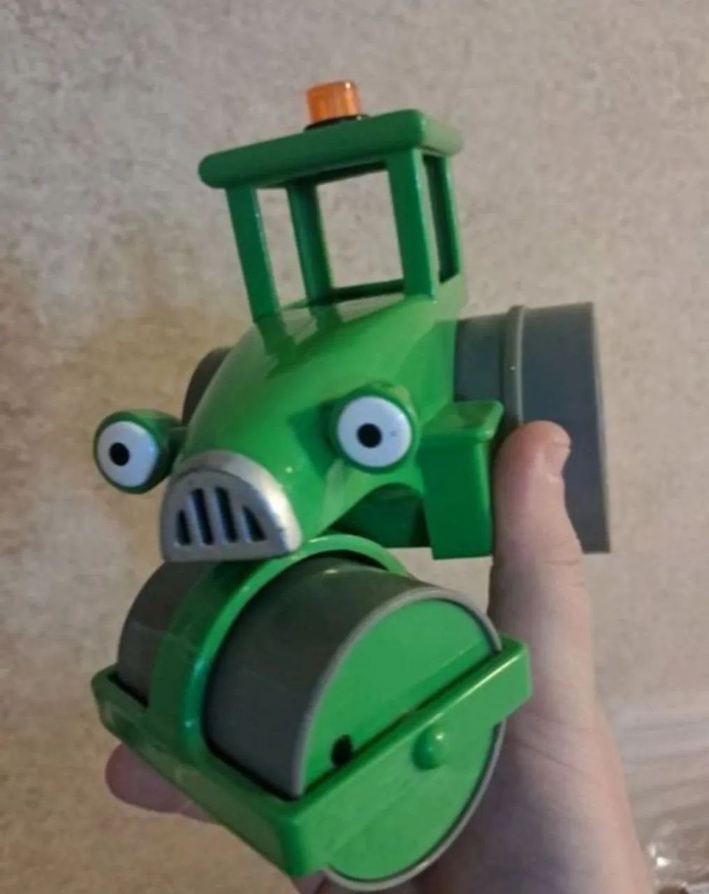 Carrinho Rolo compressor verde bob o construtor 