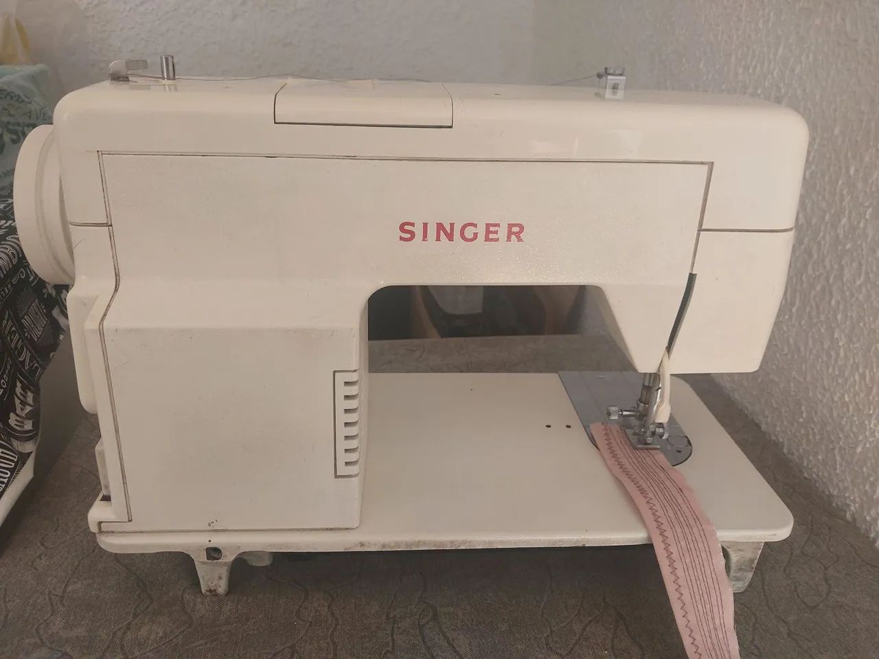  Máquina de Costura Singer Zig-Zag Plus 16 - 127V - Foto 3