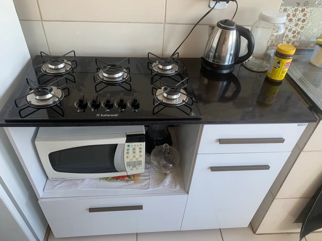 Fogão cooktop com armário 