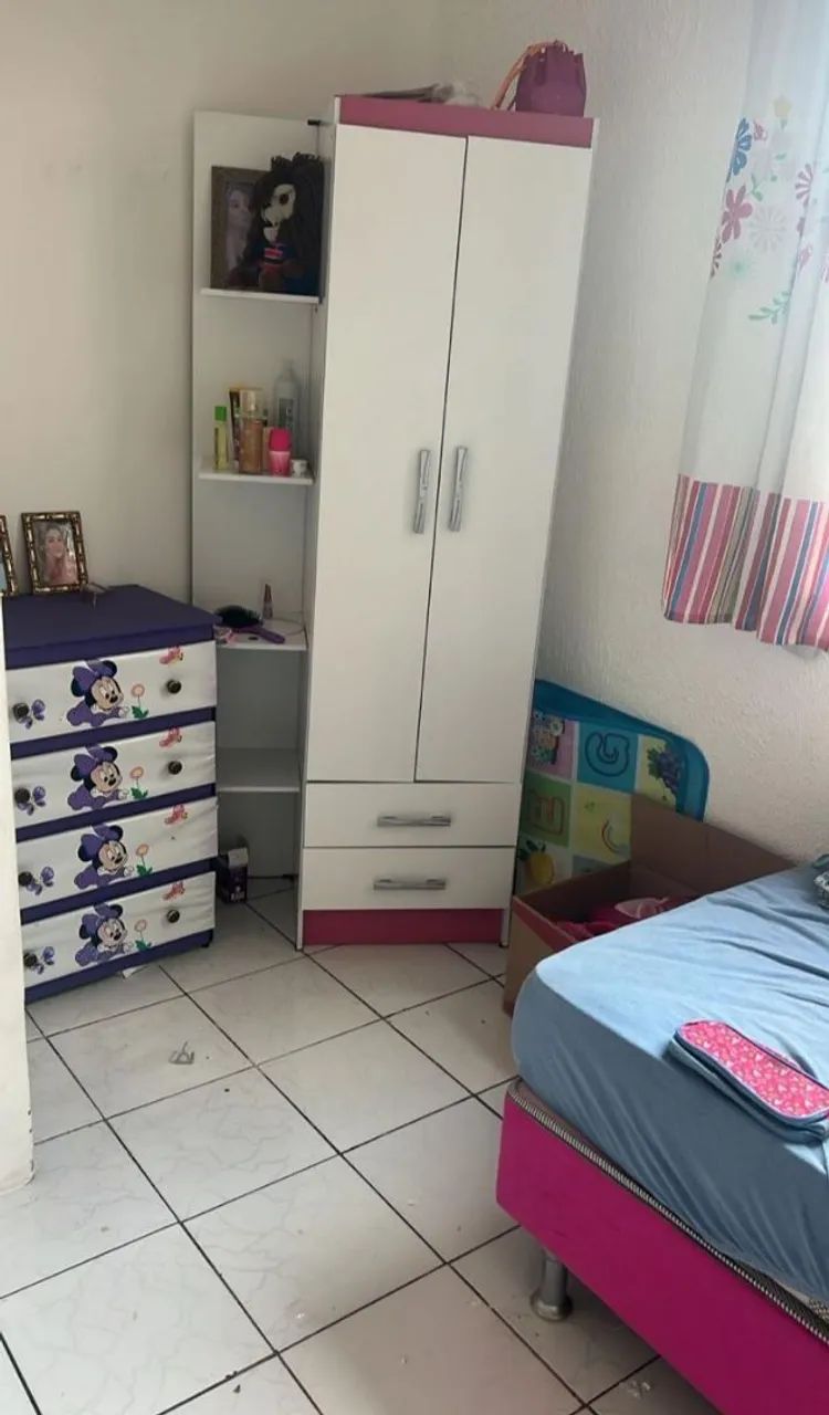 Cama solteiro com colchão + penteadeira e guarda roupa
