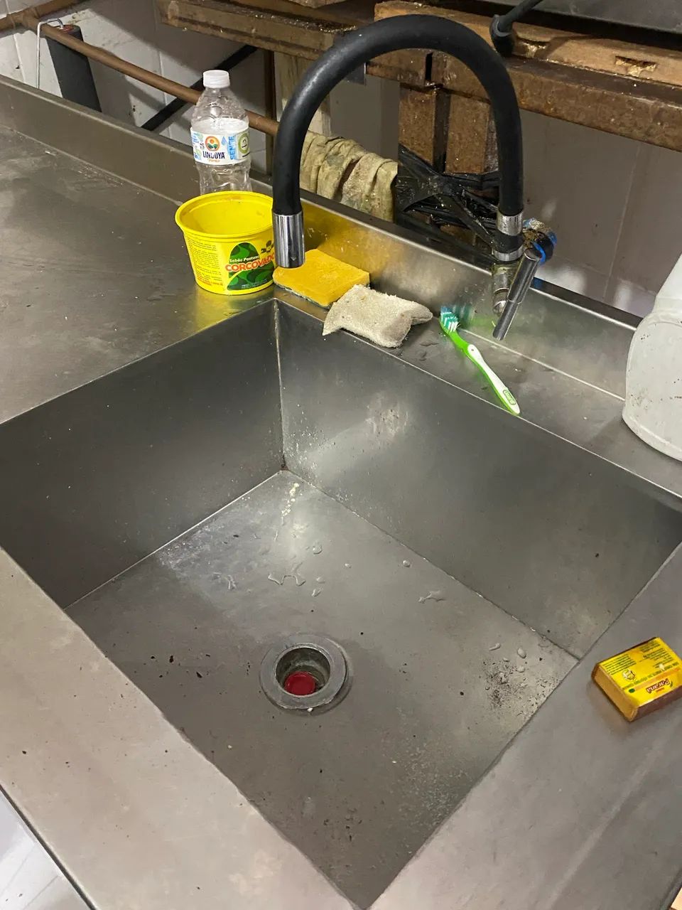 Bancada de inox com pia 