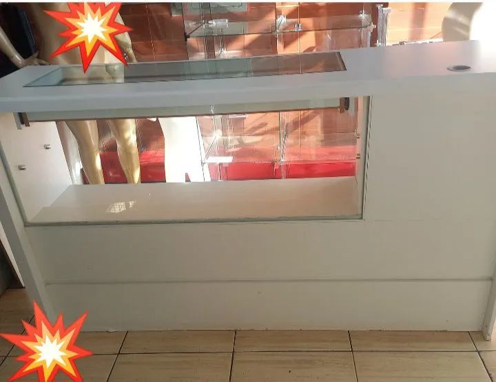 Vendo balcão  3 em 1 caixa,expositor, atendimento  em mdf Maringá Paraná 