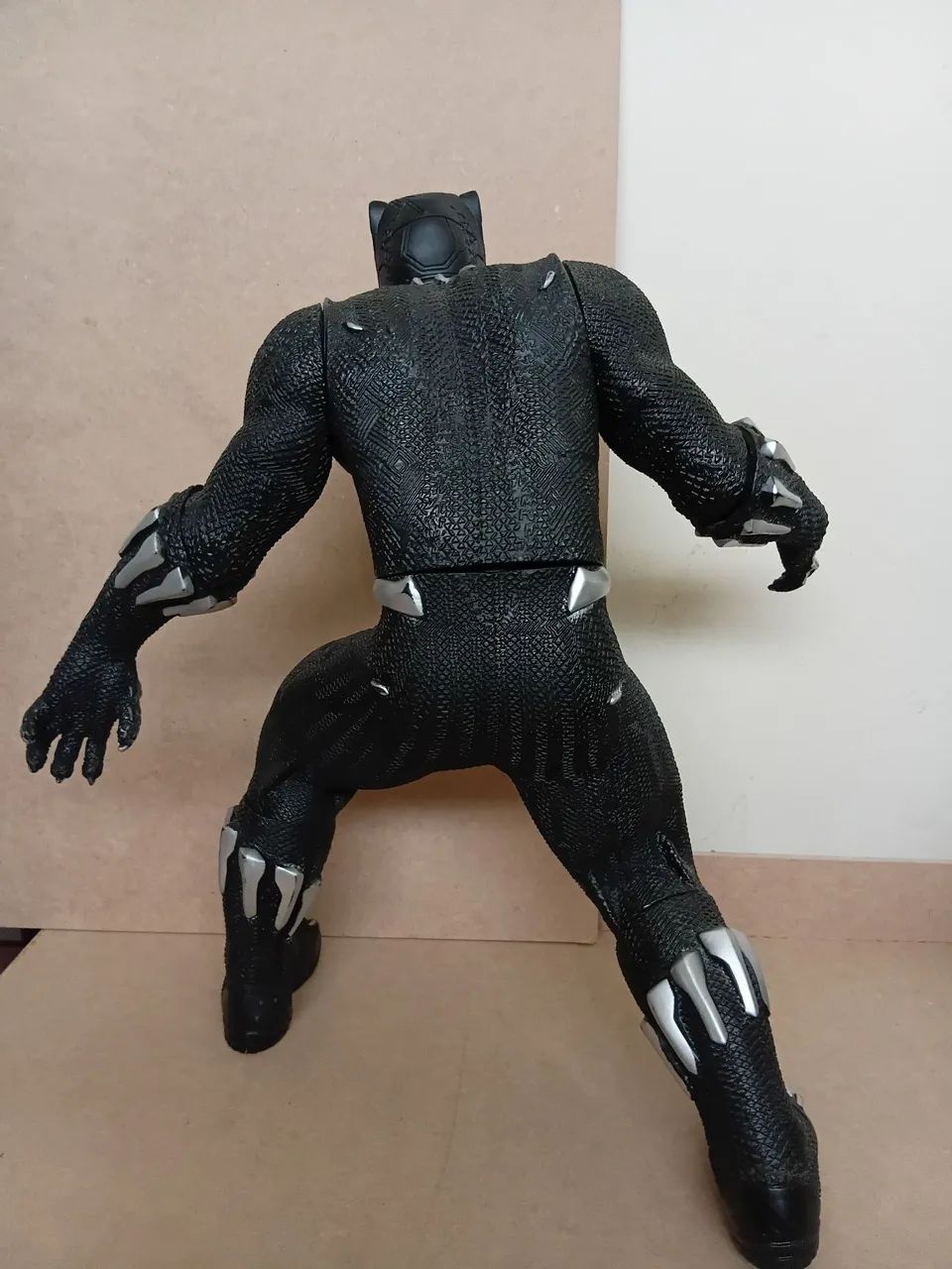Boneco Pantera negra gigante 50 cm - Foto 5