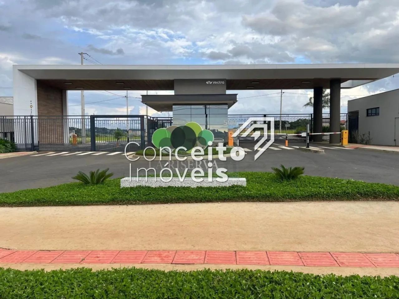 Condomínio La Riserva - Uvaranas - Terreno com 252 m²