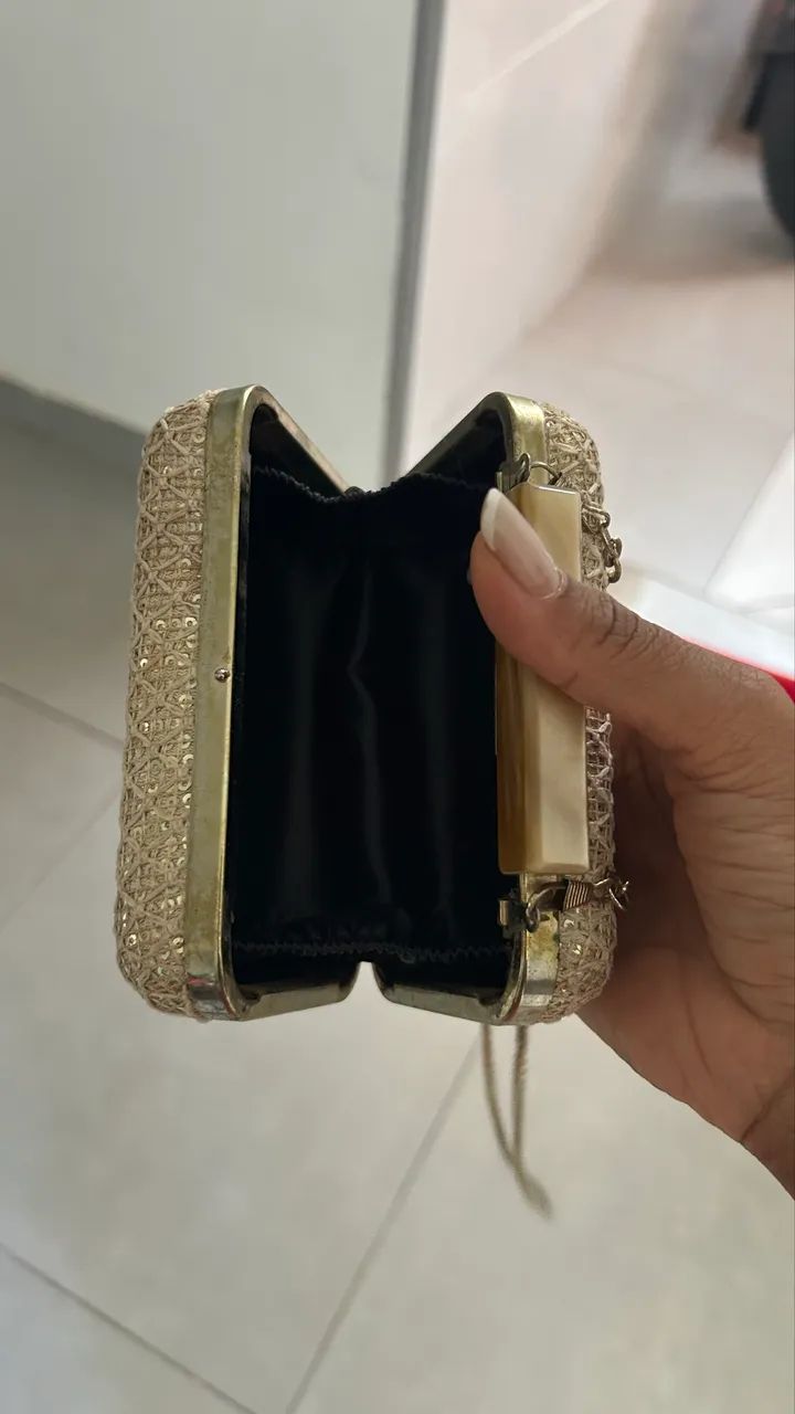 Clutch dourada/bege com renda e paetês  - Foto 2